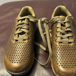 NOBULL Leather Coffee Trainer Gym Shoes W Size 8.5 M Size 7. New without tag